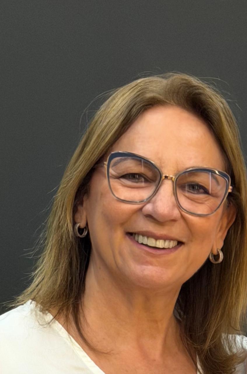 Professional portrait of Eva de Souza Salmazo